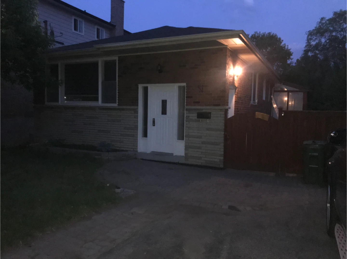 3 bedroom bungalow main floor for rent