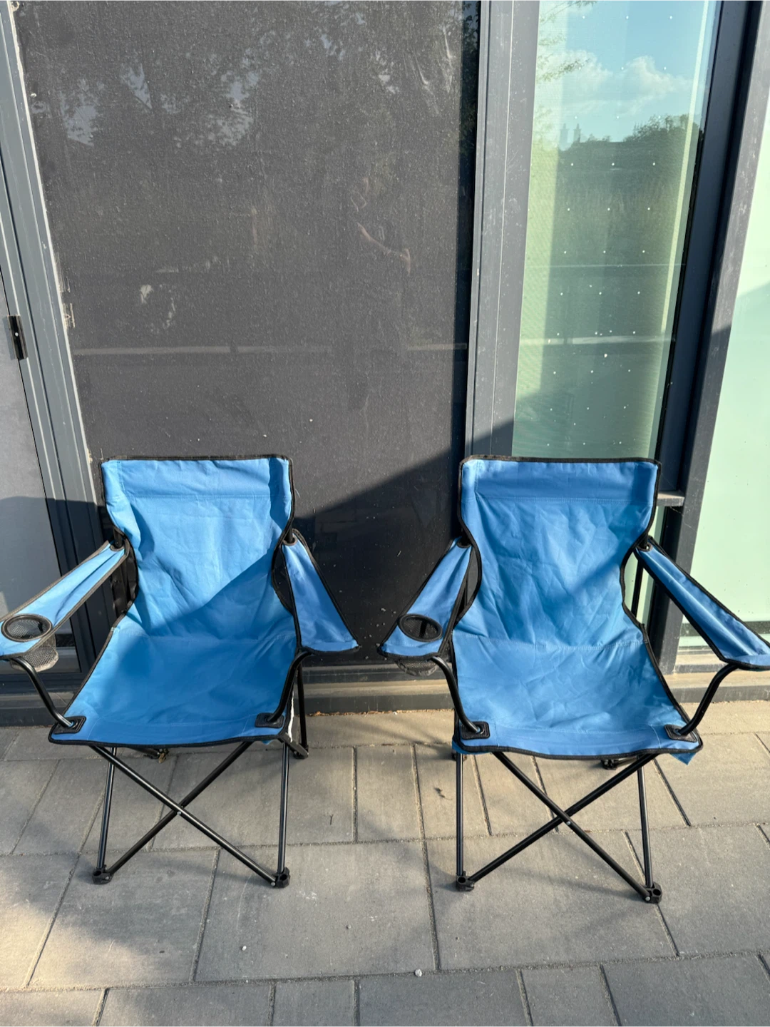 Folding Camping Chairs with Cup Holders – Excellent Condition