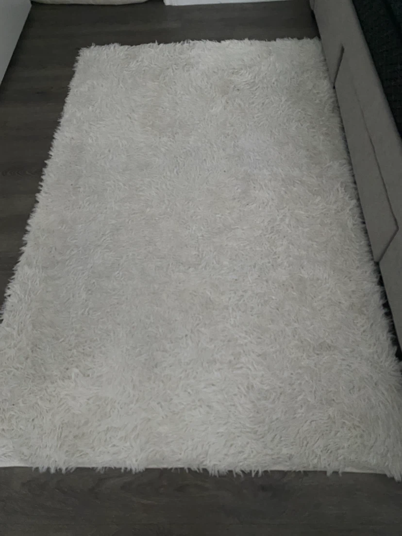 White Shaggy Bedroom Rug