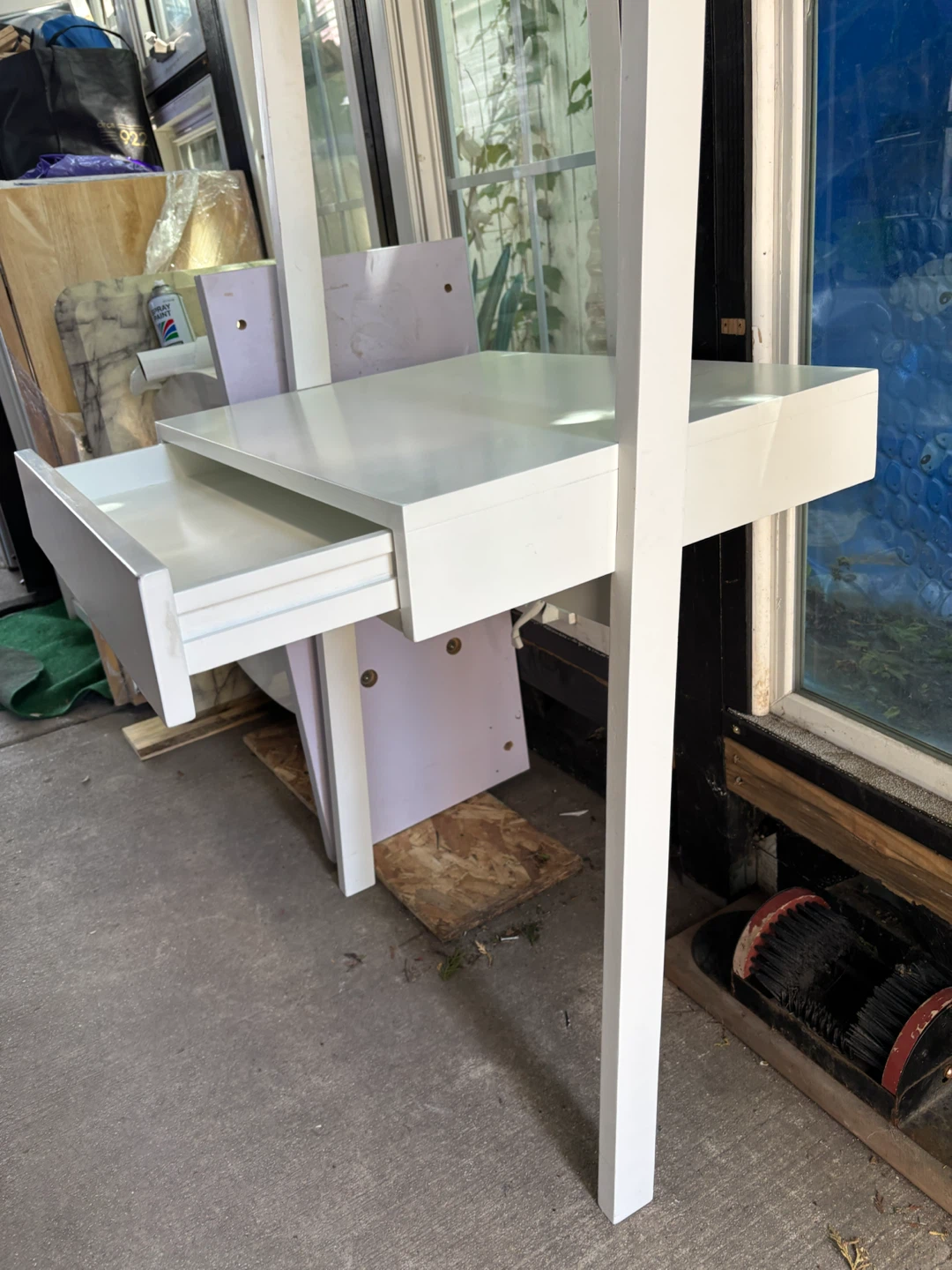 White Leaning Ladder Shelf desk - photo 3