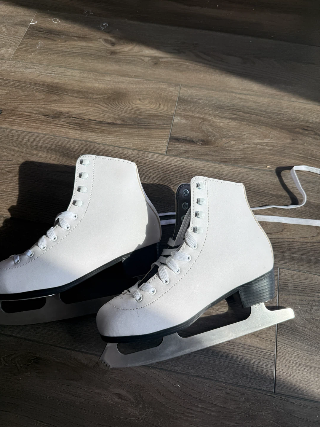 White Figure Skates - photo 2