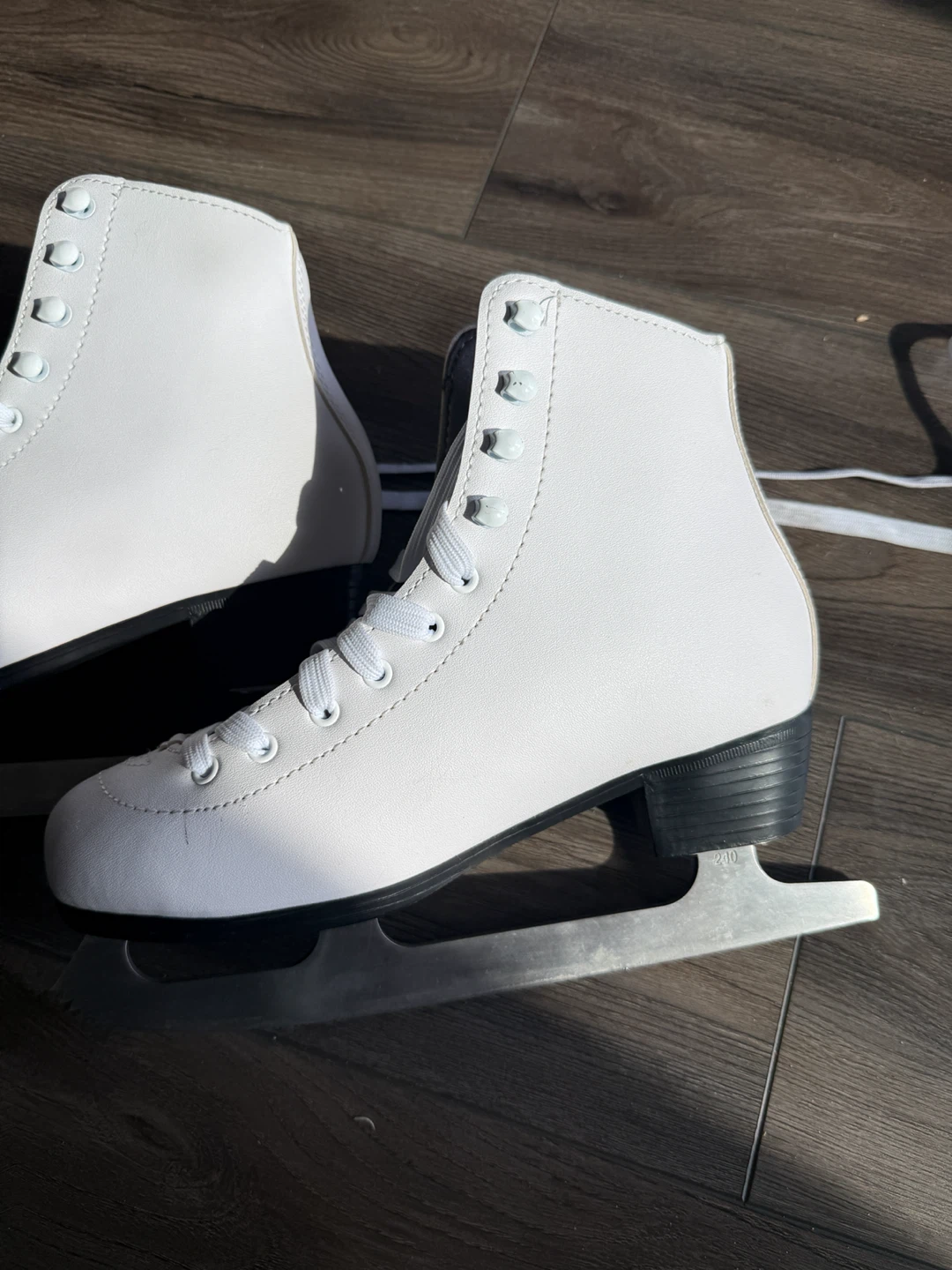 White Figure Skates - photo 3