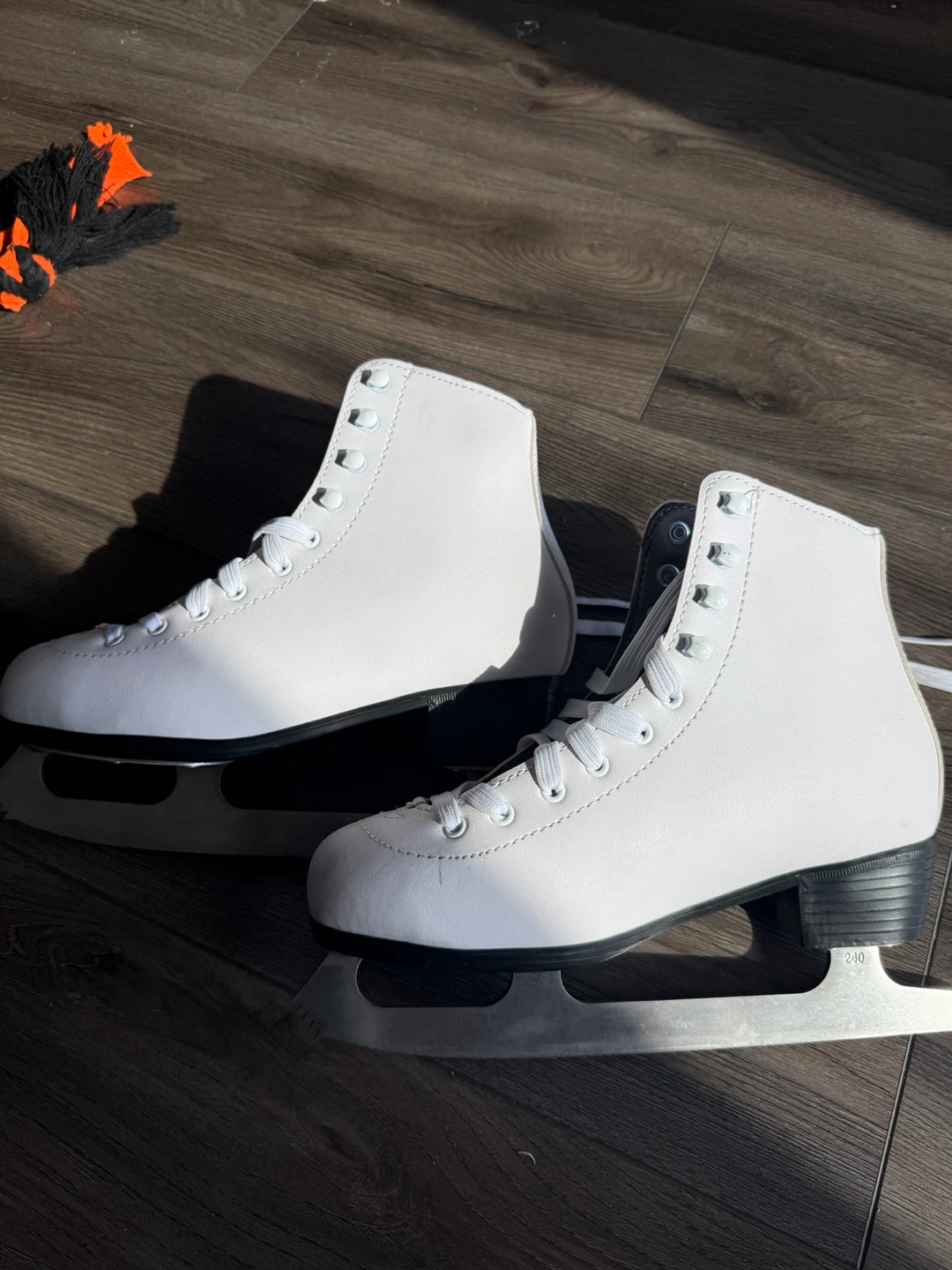 White Figure Skates - photo 4