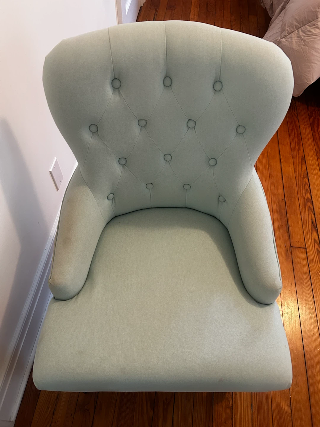 Safavieh Sutton Tufted Robbins Egg Blue Arm Chair