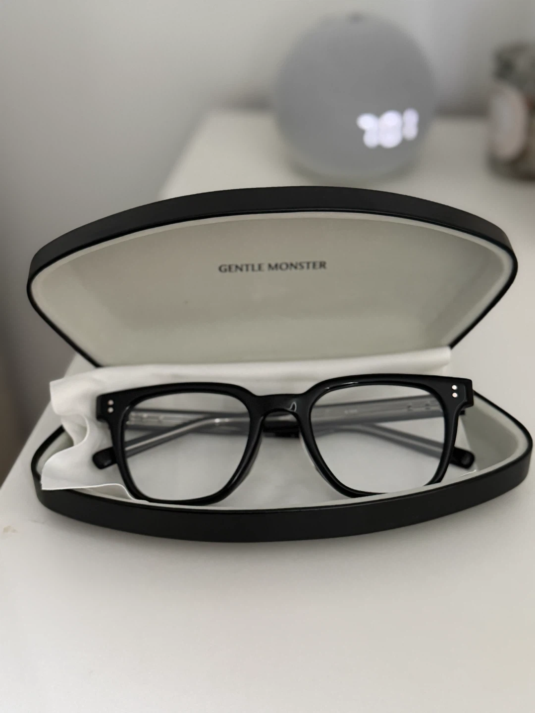 GENTLE MONSTER Karl-01 Black Glasses with Case