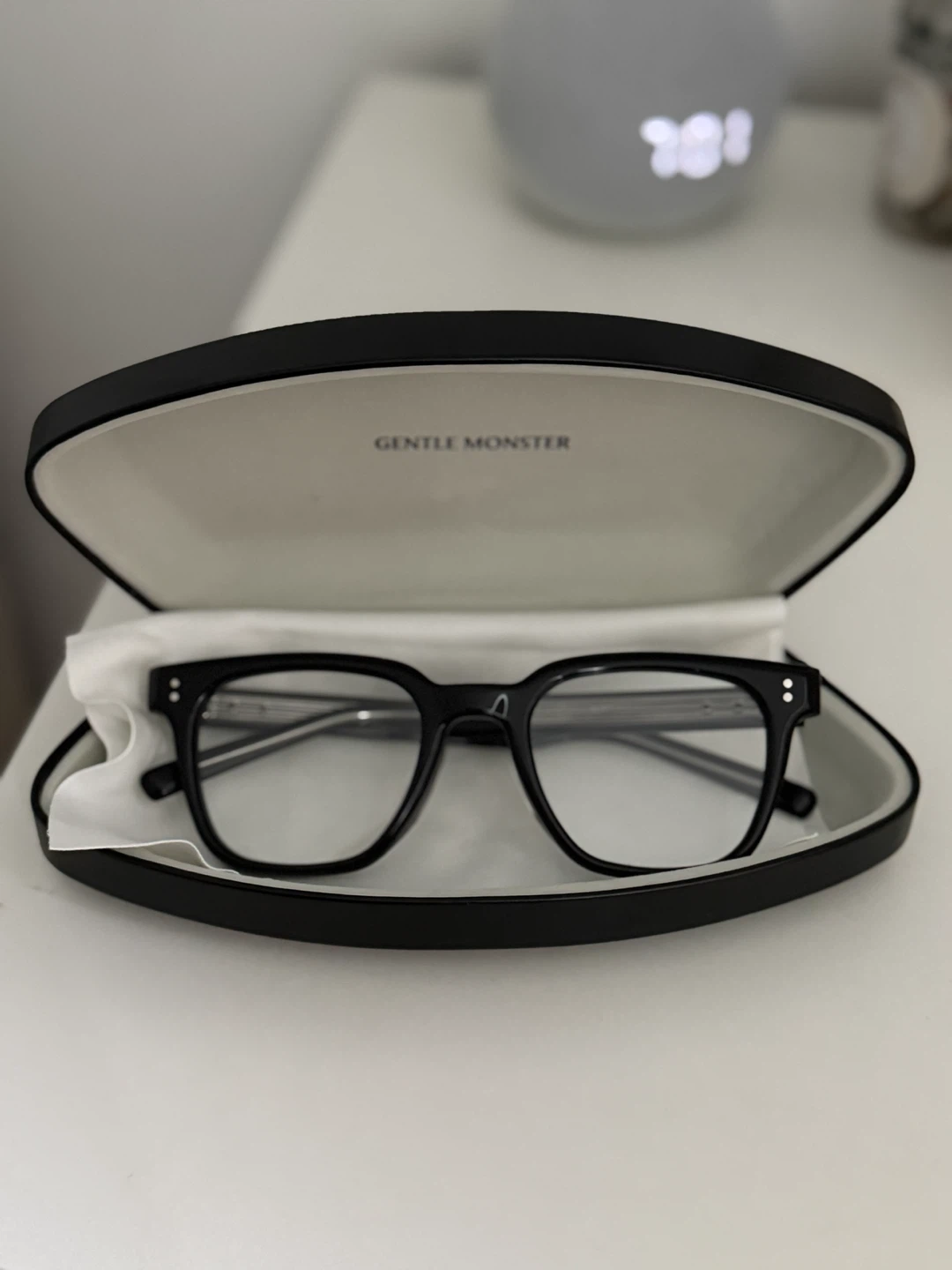 GENTLE MONSTER Karl-01 Black Glasses with Case - photo 2