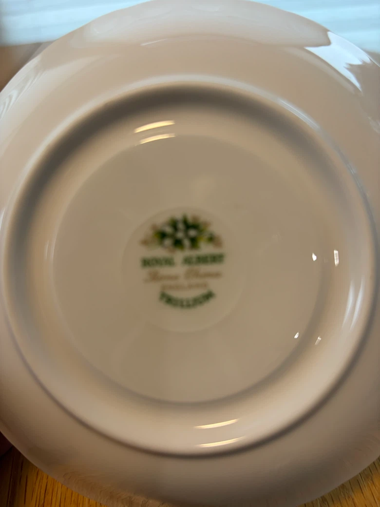 Royal Albert Trillium Teacup and Saucer - photo 2