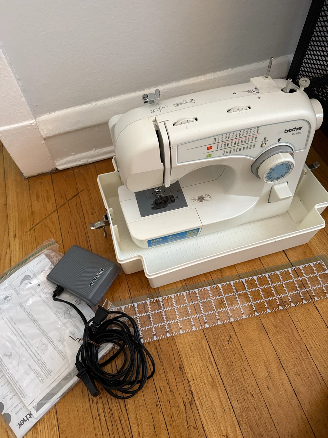 Brother XL-3750 Sewing Machine with Case - photo 2