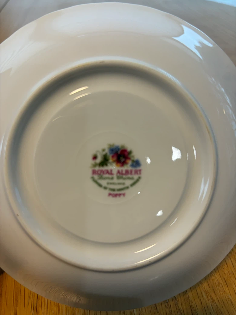 Royal Albert August Poppy Teacup and Saucer Set - photo 2
