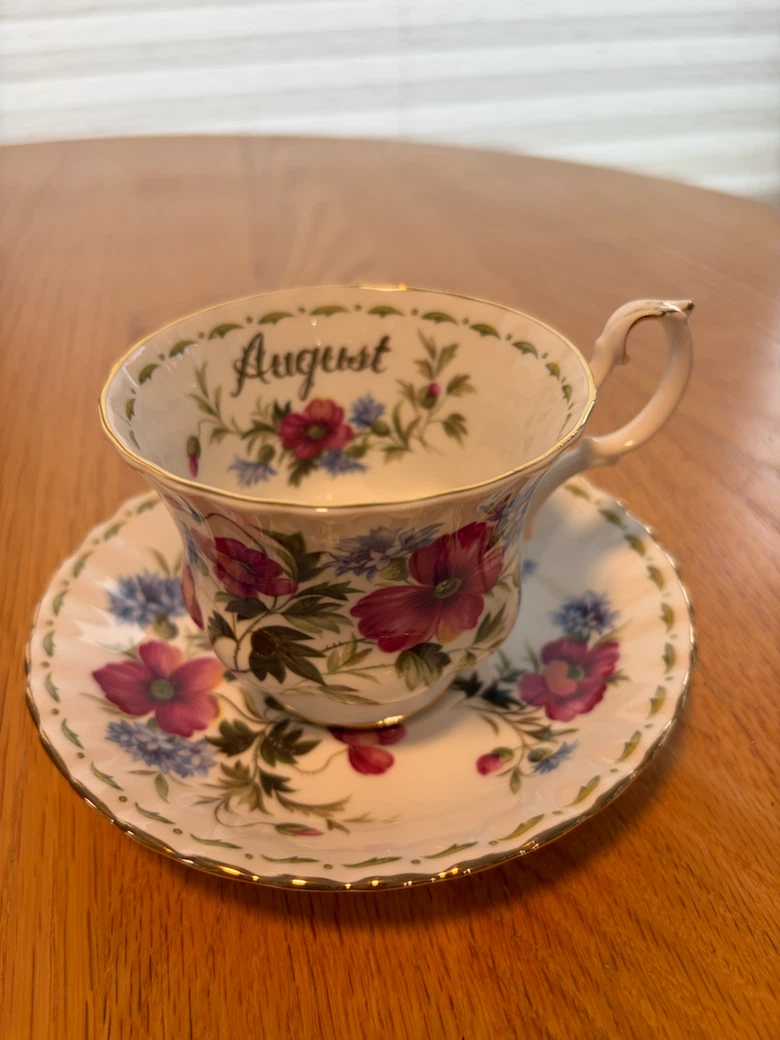 Royal Albert August Poppy Teacup and Saucer Set - photo 3