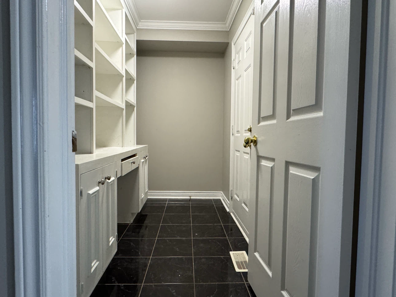4 bed 2.5 bath townhome for rent in Ajax - photo 3