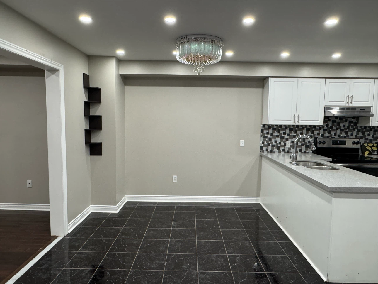 4 bed 2.5 bath townhome for rent in Ajax - photo 4
