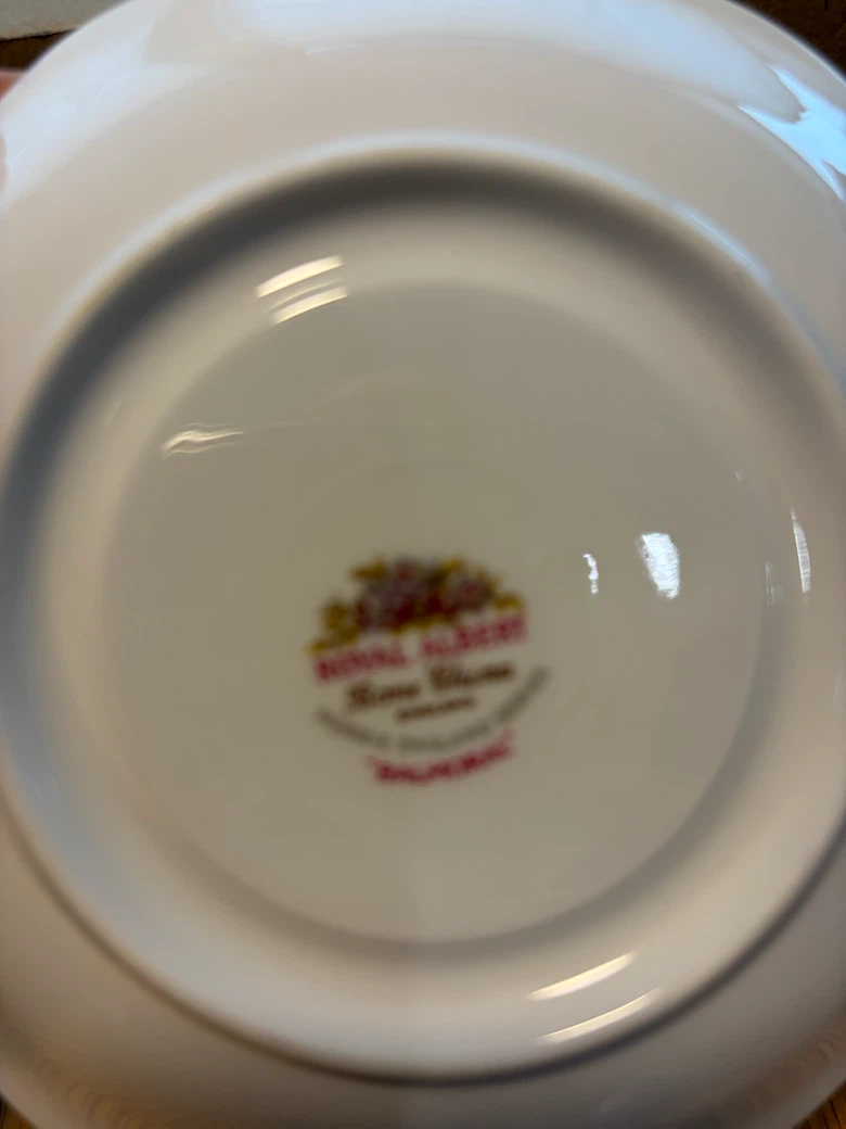 Royal Albert "Rose Garden" Teacup and Saucer - photo 2