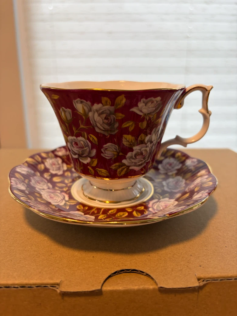 Royal Albert "Rose Garden" Teacup and Saucer - photo 3