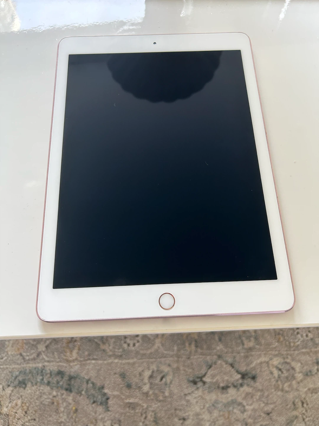 Apple iPad Pro 9.7-inch (2016) in Rose Gold