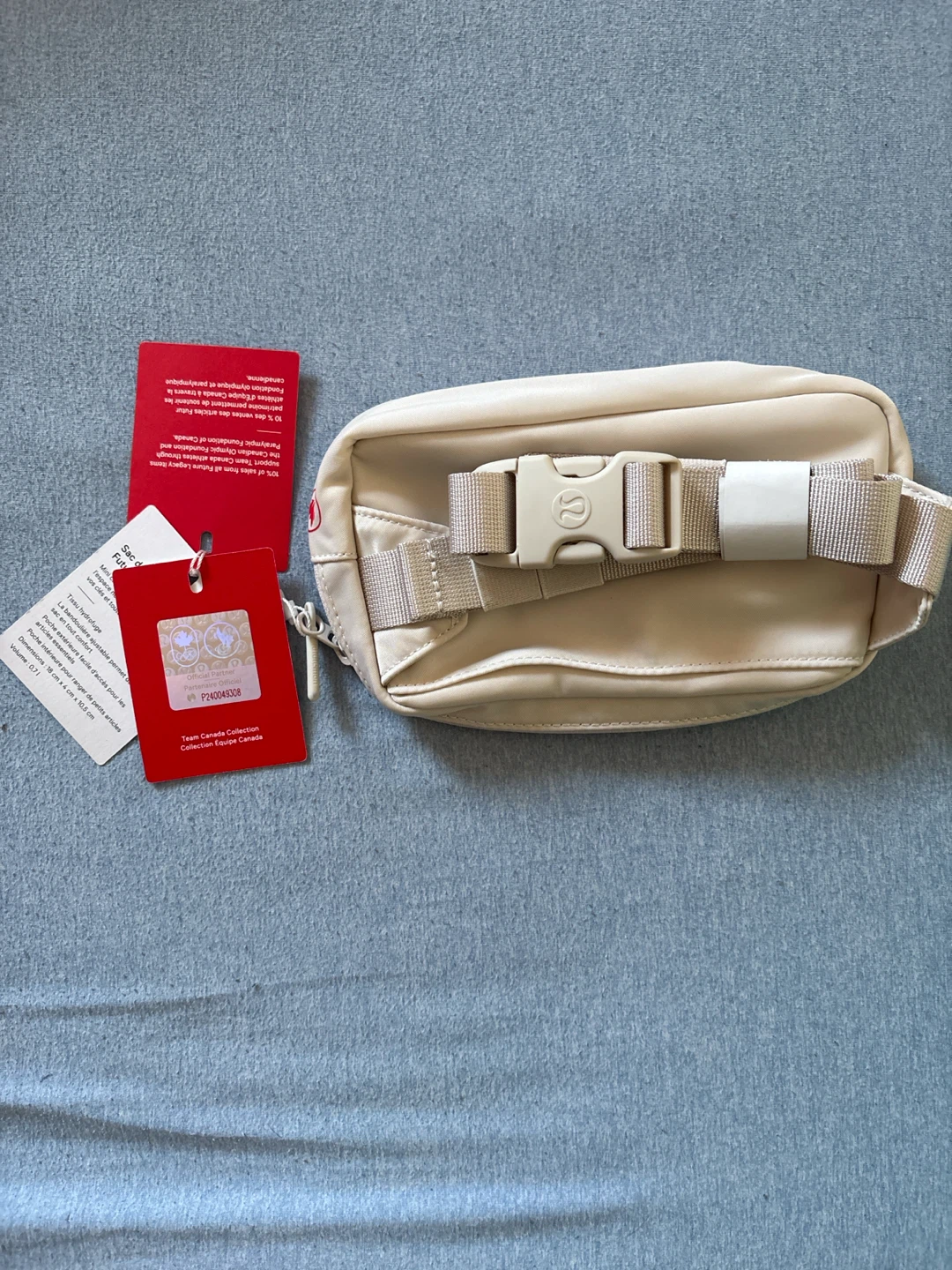 Lululemon Belt Bag - Team Canada Colletction - photo 2