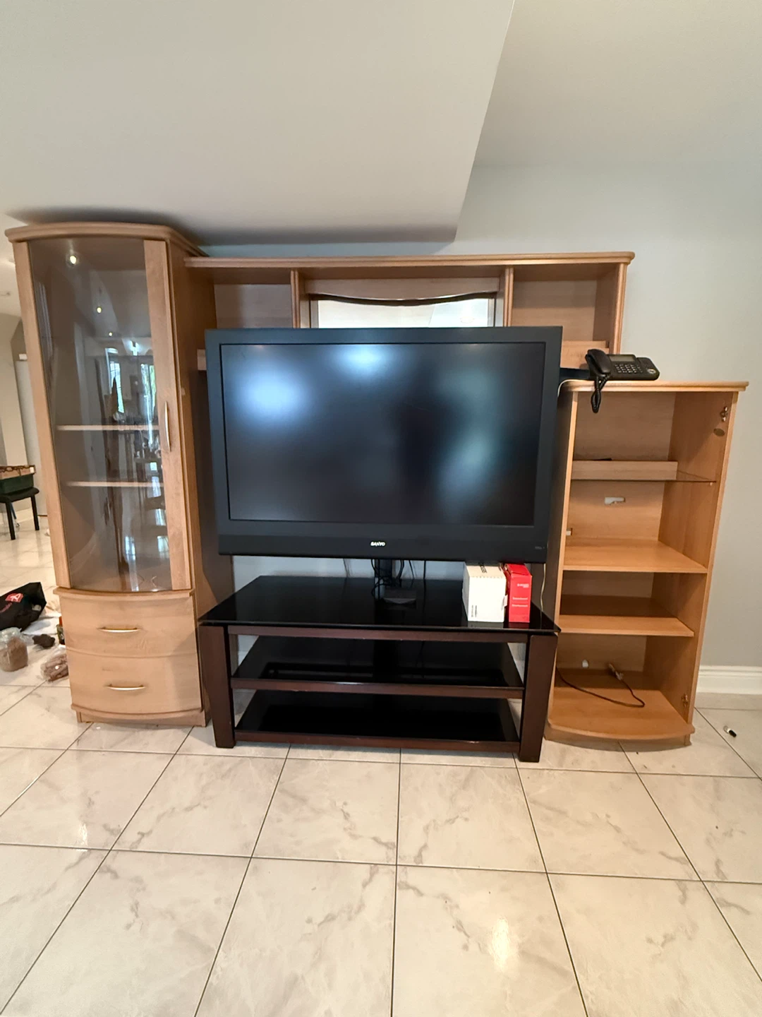 Sanyo Flat Screen TV Entertainment Unit