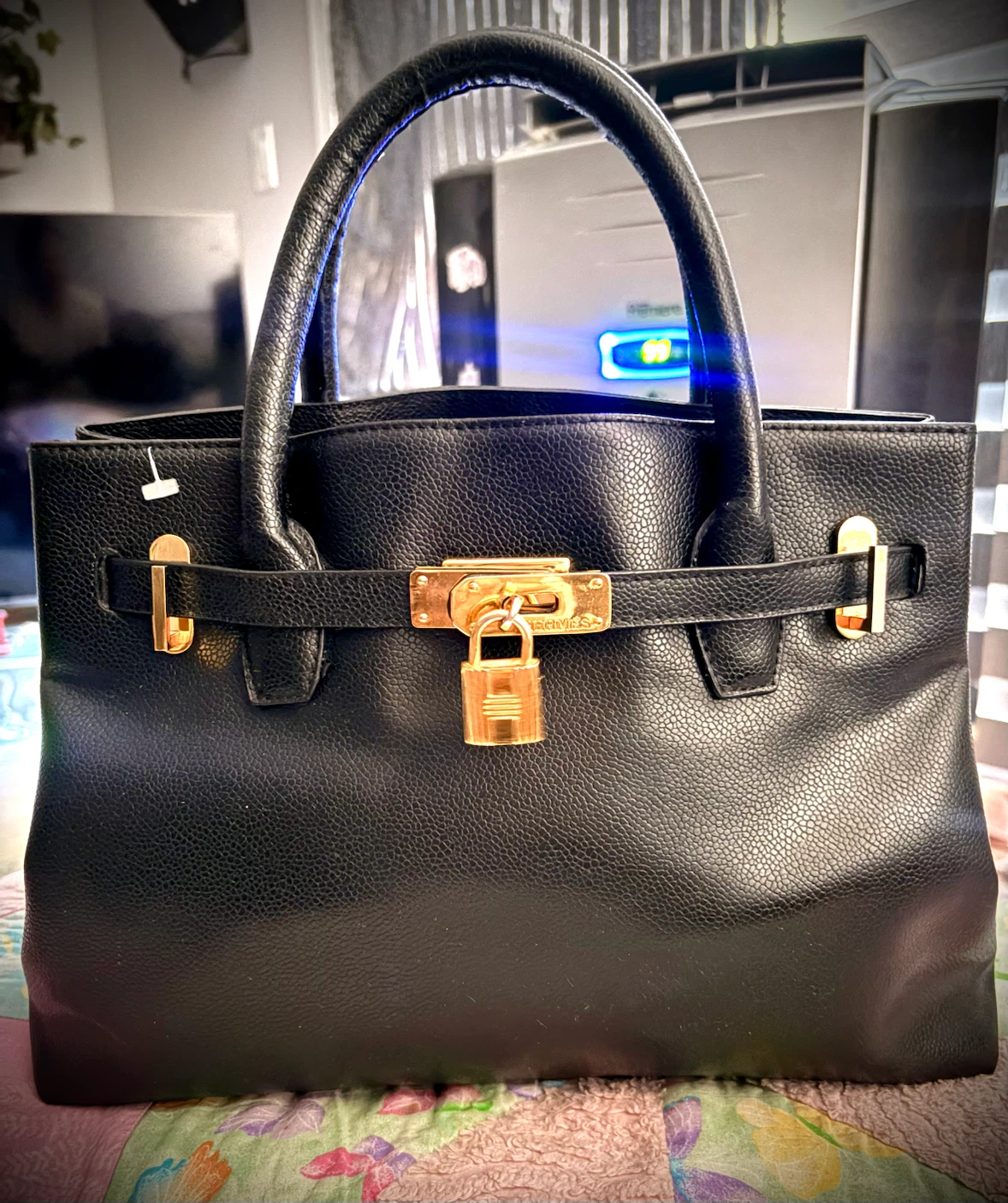 Hèrmès Black Leather Tote Bag with Lock