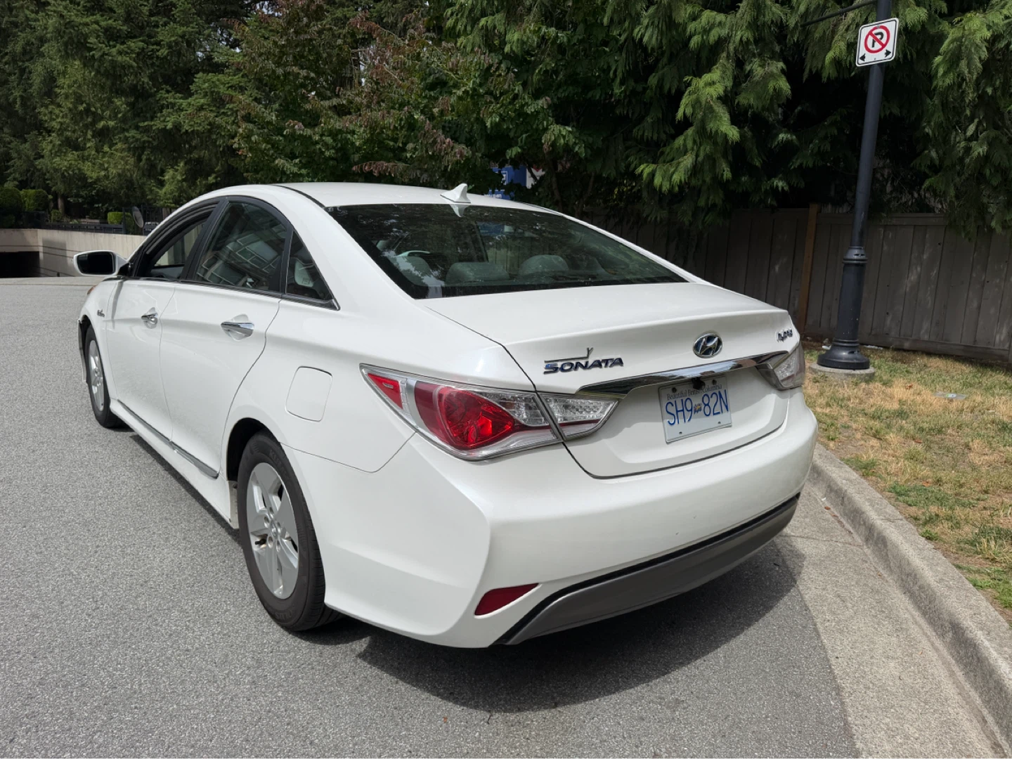 2012 Hyundai Sonata Hybrid Premium | 2 Owner | Clean Title | - photo 5