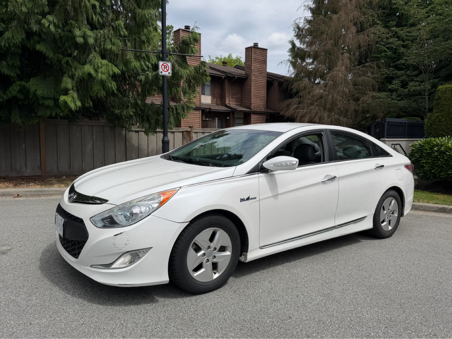 2012 Hyundai Sonata Hybrid Premium | 2 Owner | Clean Title | - photo 4