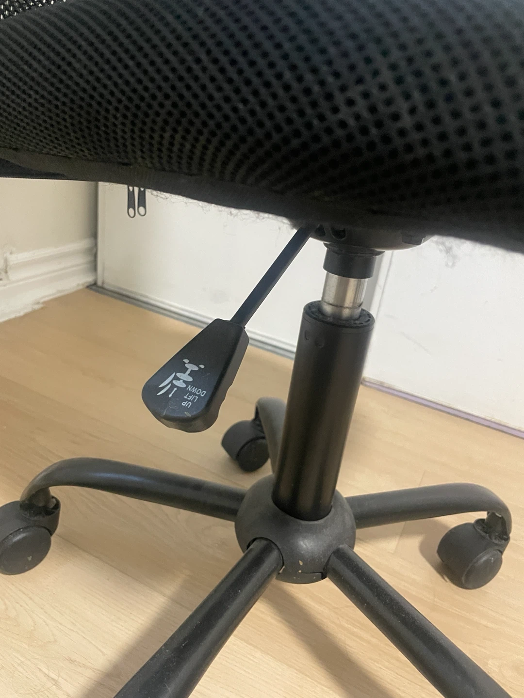 Black Mesh Office Chair - photo 2