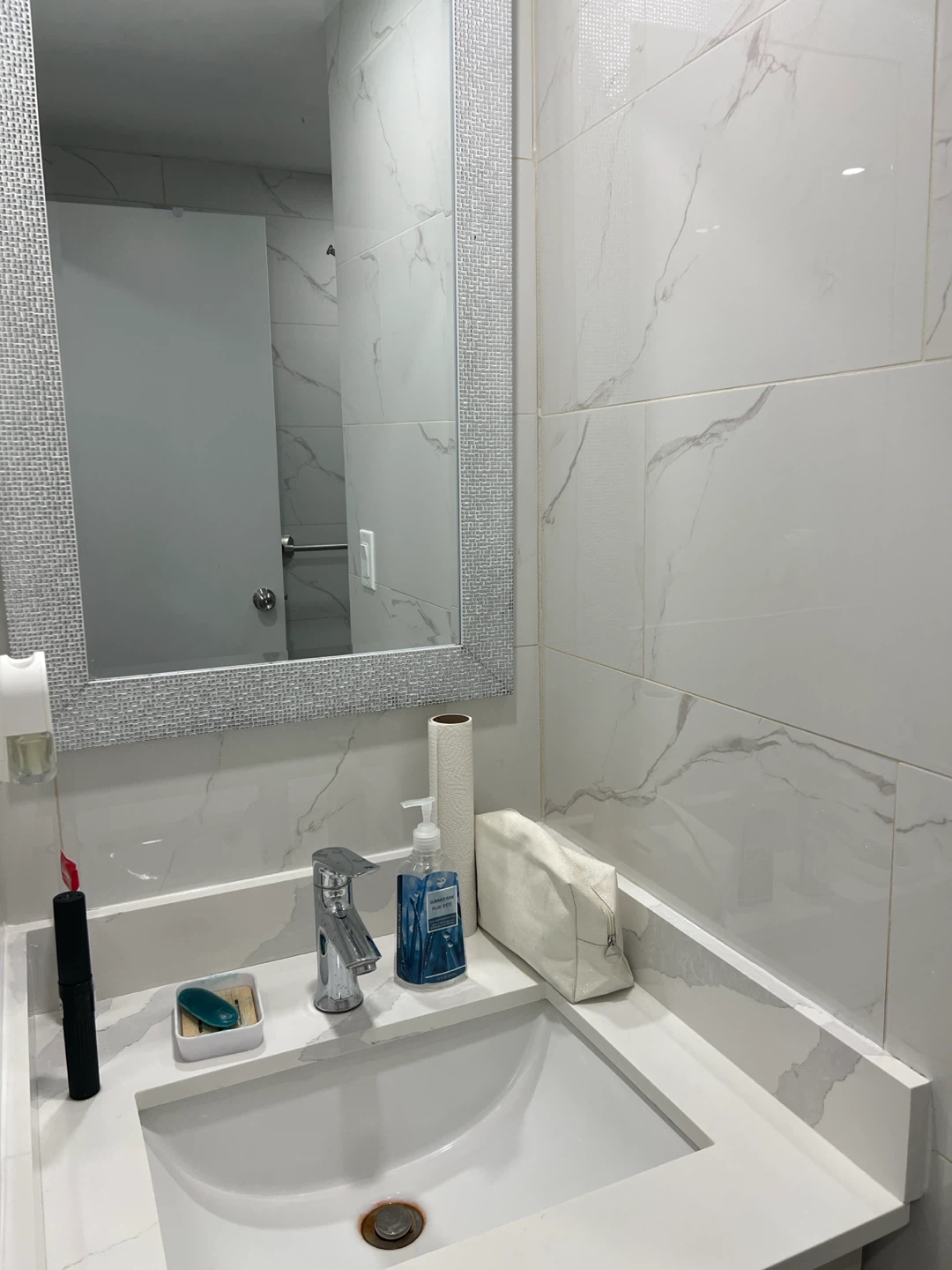 Basement apartment, room for rent - photo 3