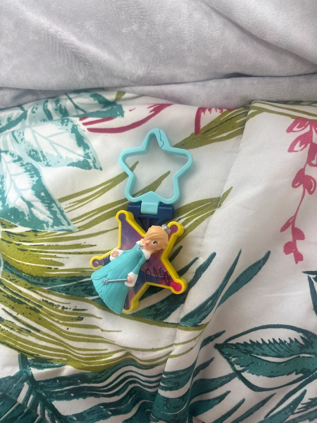 Disney Princess Elsa Star Keychain