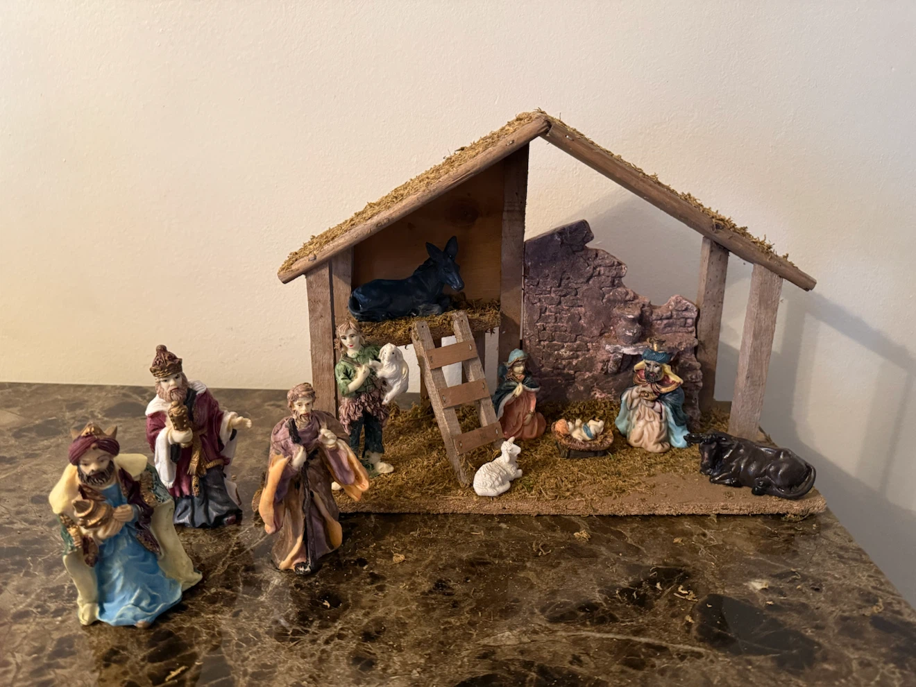 Nativity Set with Stable and 11 Figurines - photo 2