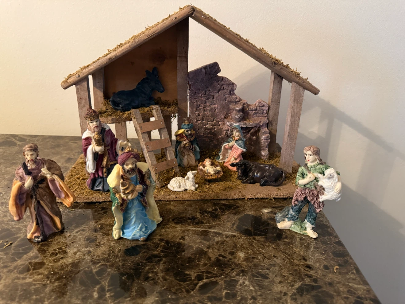 Nativity Set with Stable and 11 Figurines - photo 4