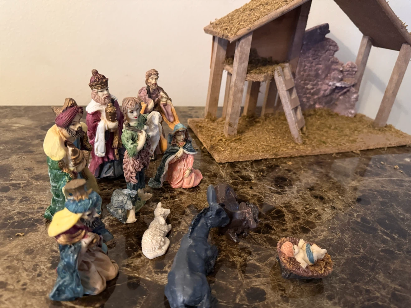 Nativity Set with Stable and 11 Figurines - photo 5