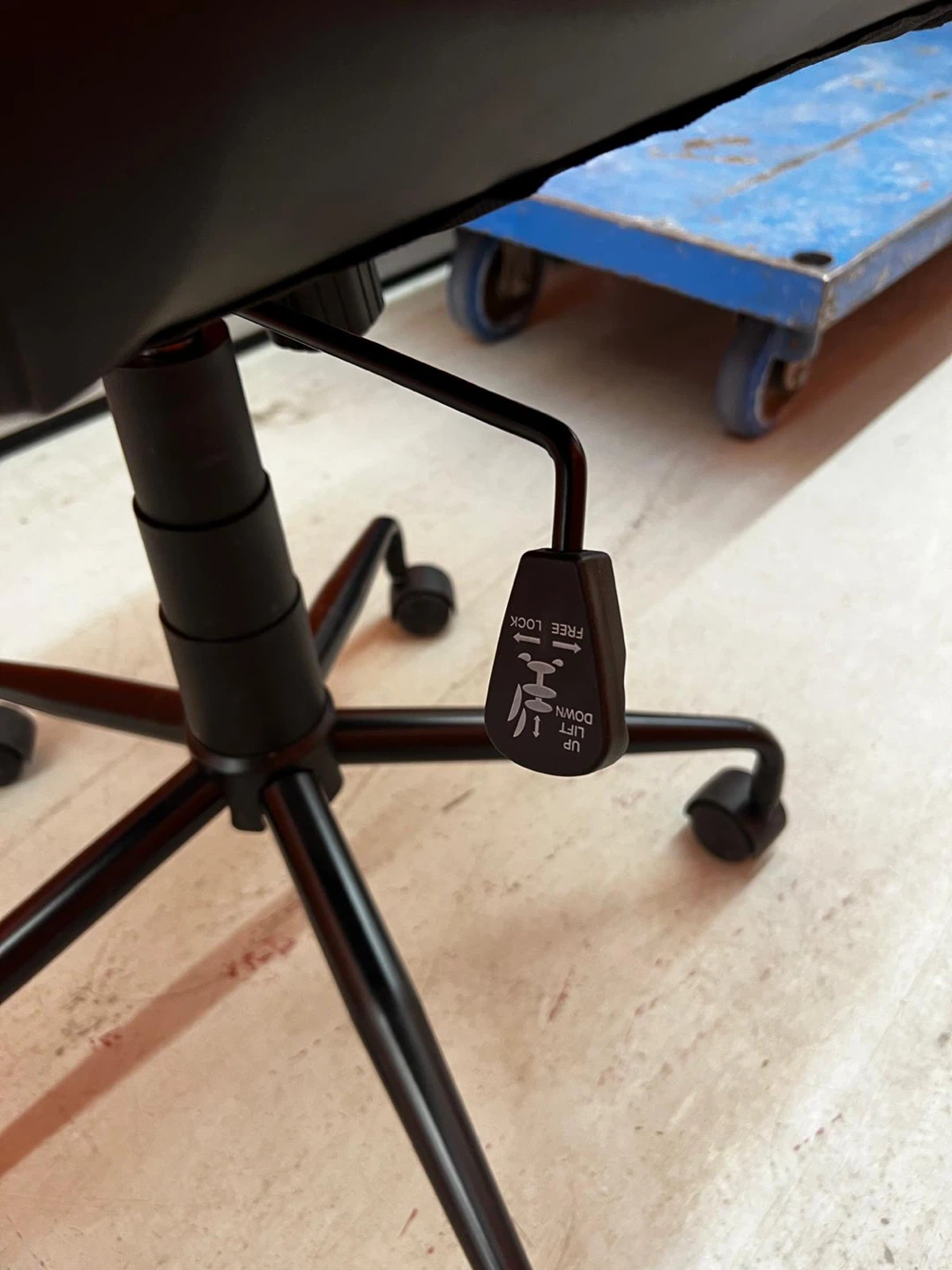 Leather Office Chair Adjustable & 360 rotation - photo 5