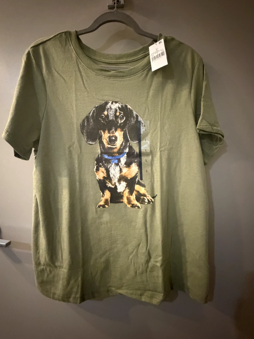 Zoe + Liv Dachshund Graphic T-Shirt. SOFT!