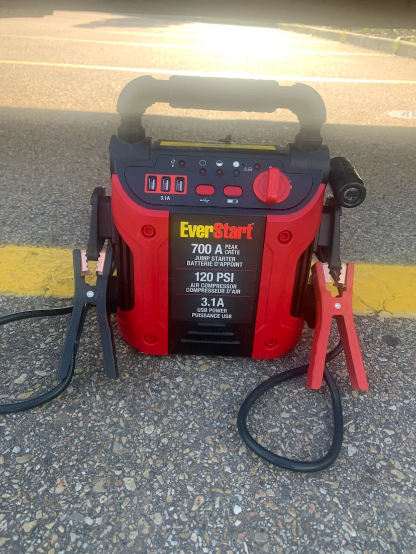 EverStart 700A Jump Starter with Air Compressor - photo 2