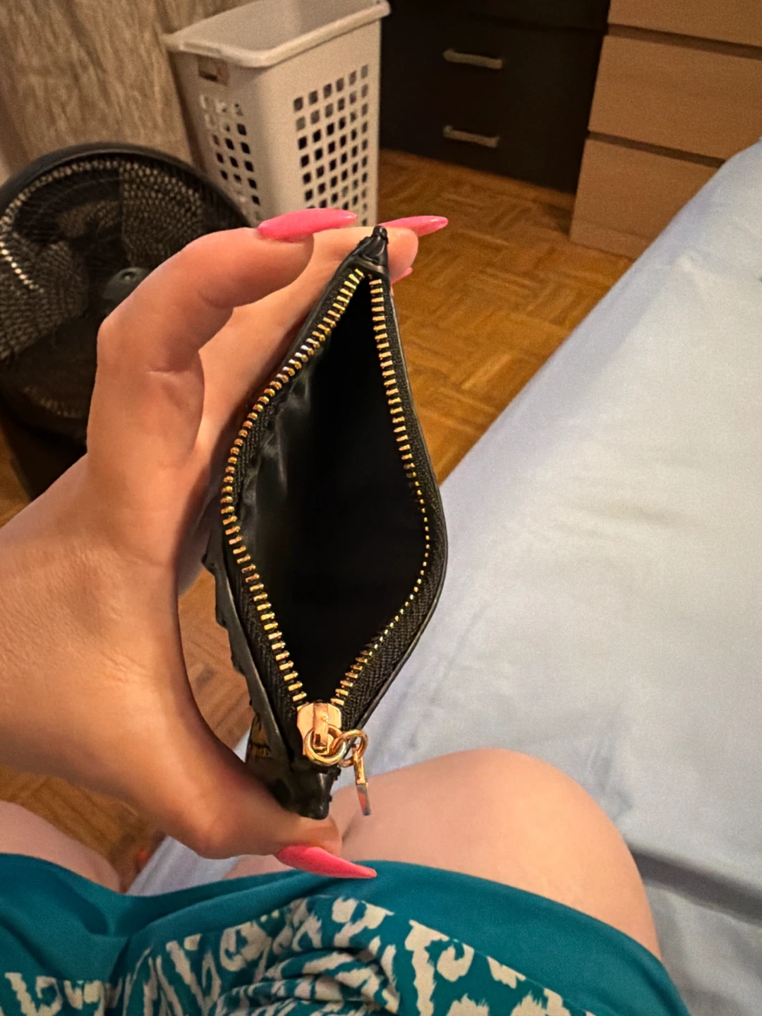 GUESS Embossed Logo Card Holder - photo 3