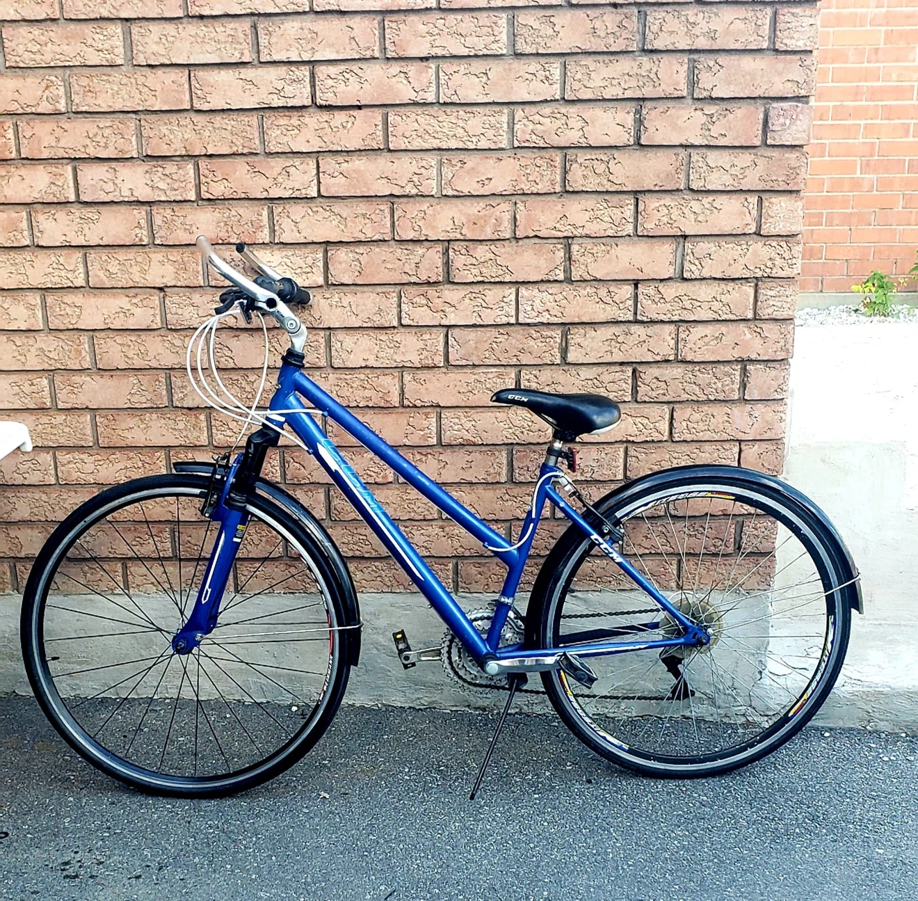 Blue CCM Hybrid Bike - photo 3