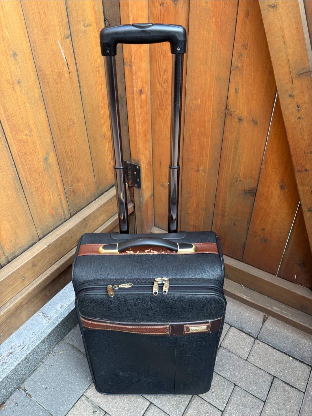 Valenousen Black Rolling Suitcase - photo 3