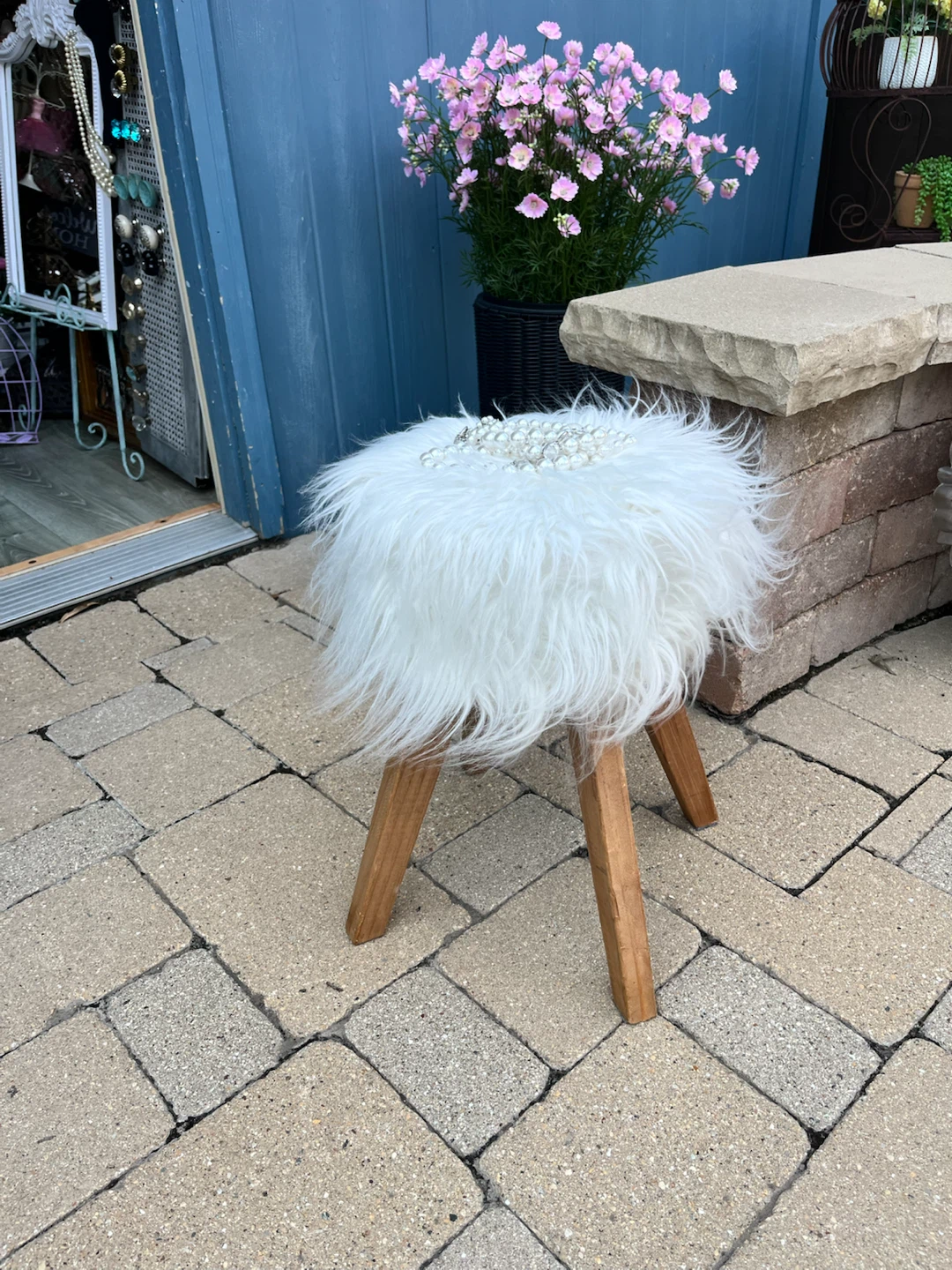 CUTE FUR STOOL