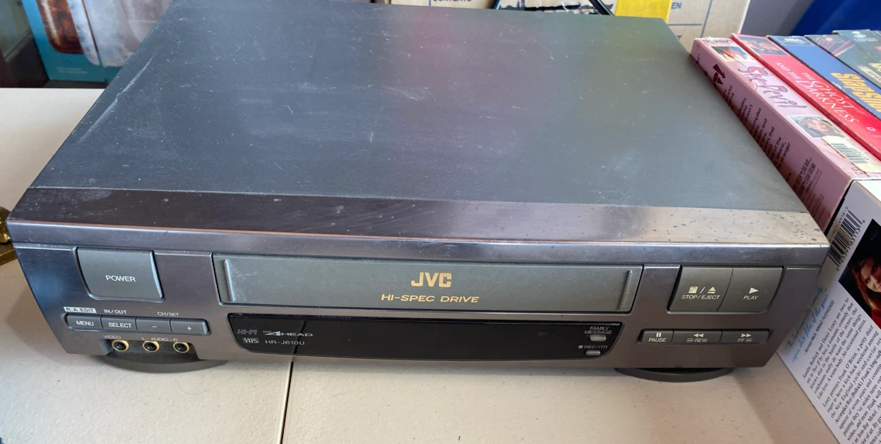 JVC HR-J610U VHS VCR Player - photo 2