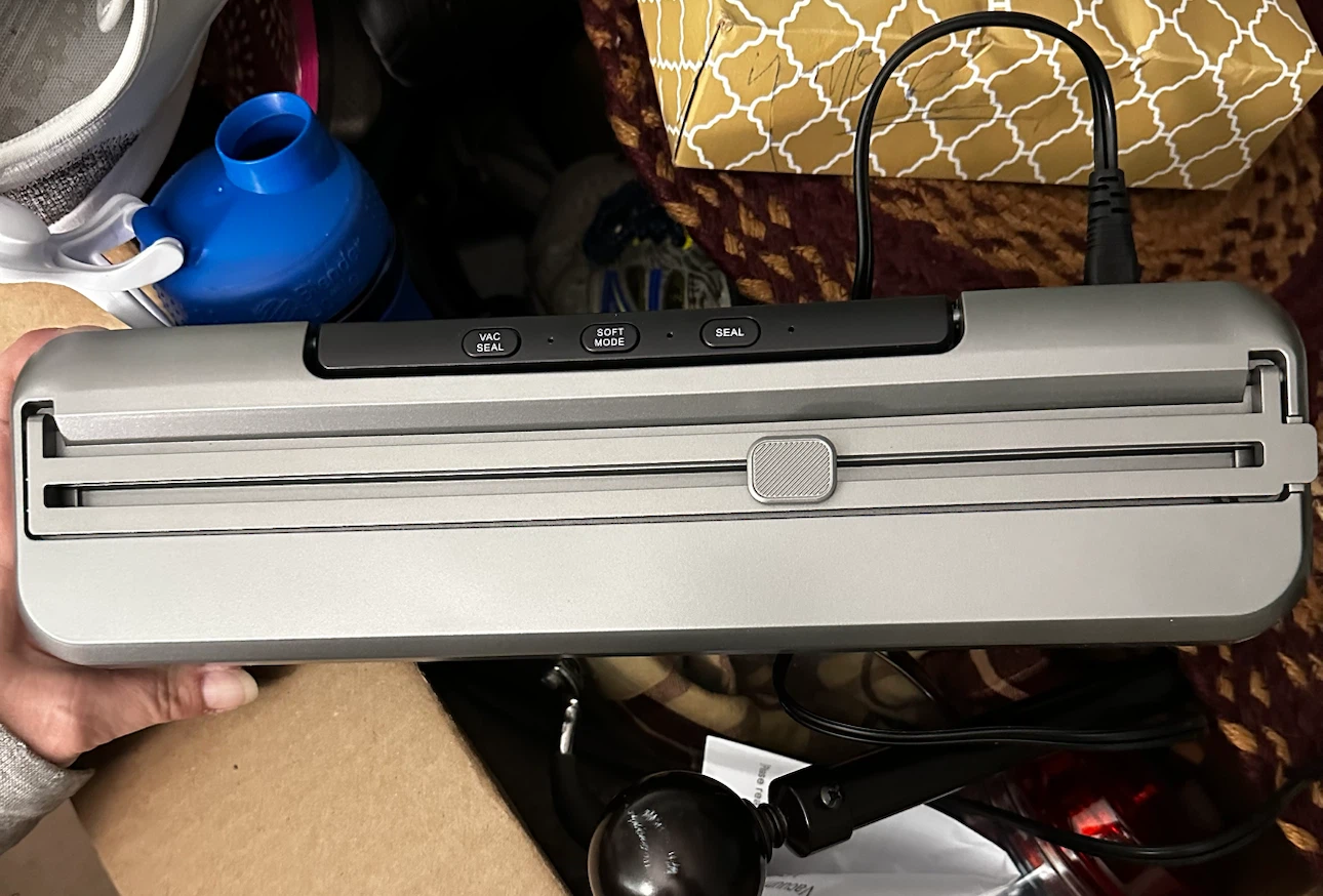 Queceuy V76 Food Vacuum Sealer Machine - photo 2