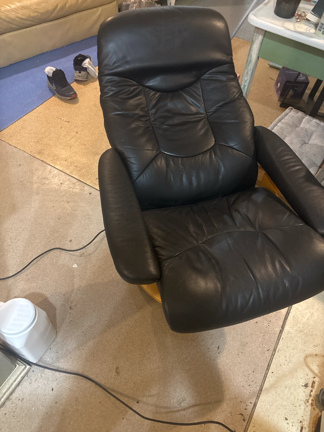 Black Leather Recliner Chair - photo 3
