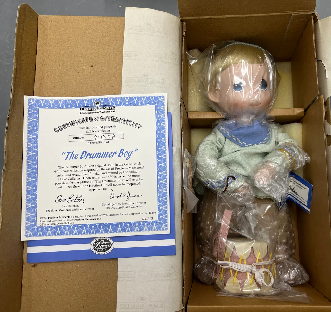 Ashton Drake Precious Moments "Come Let Us Adore Him"Doll 8 Pcs
