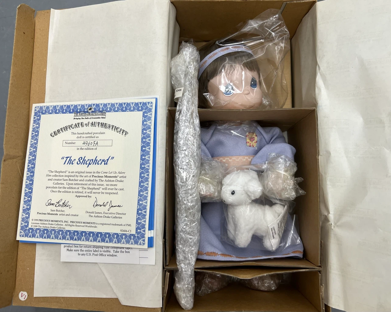 Ashton Drake Precious Moments "Come Let Us Adore Him"Doll 8 Pcs - photo 4