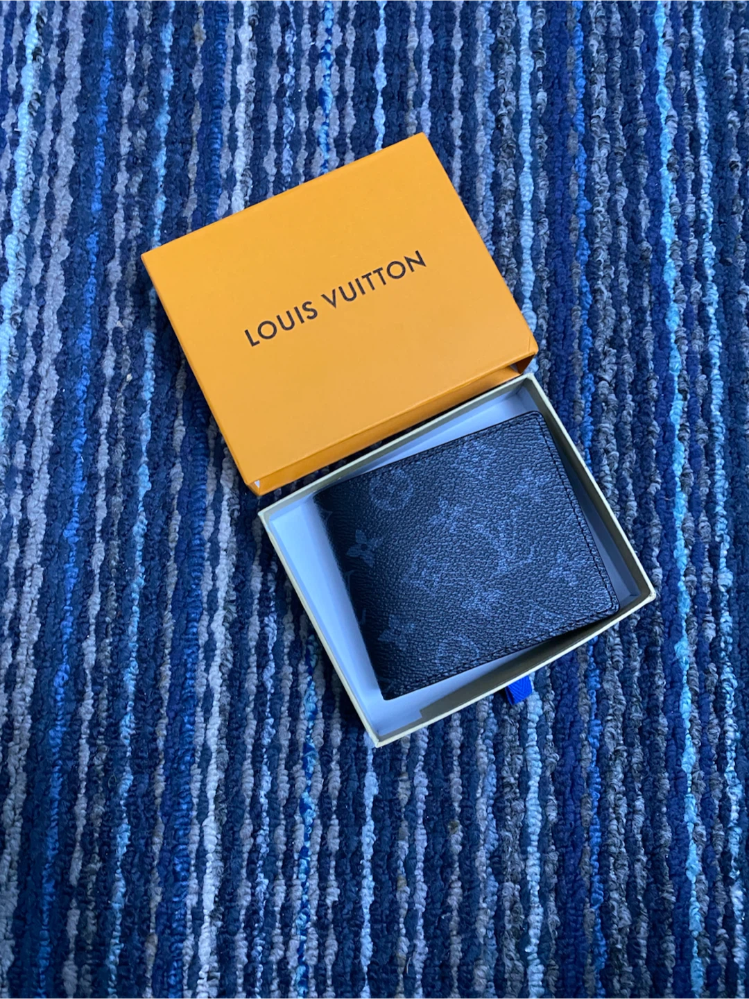 Louis Vuitton Bifold Wallet - photo 2