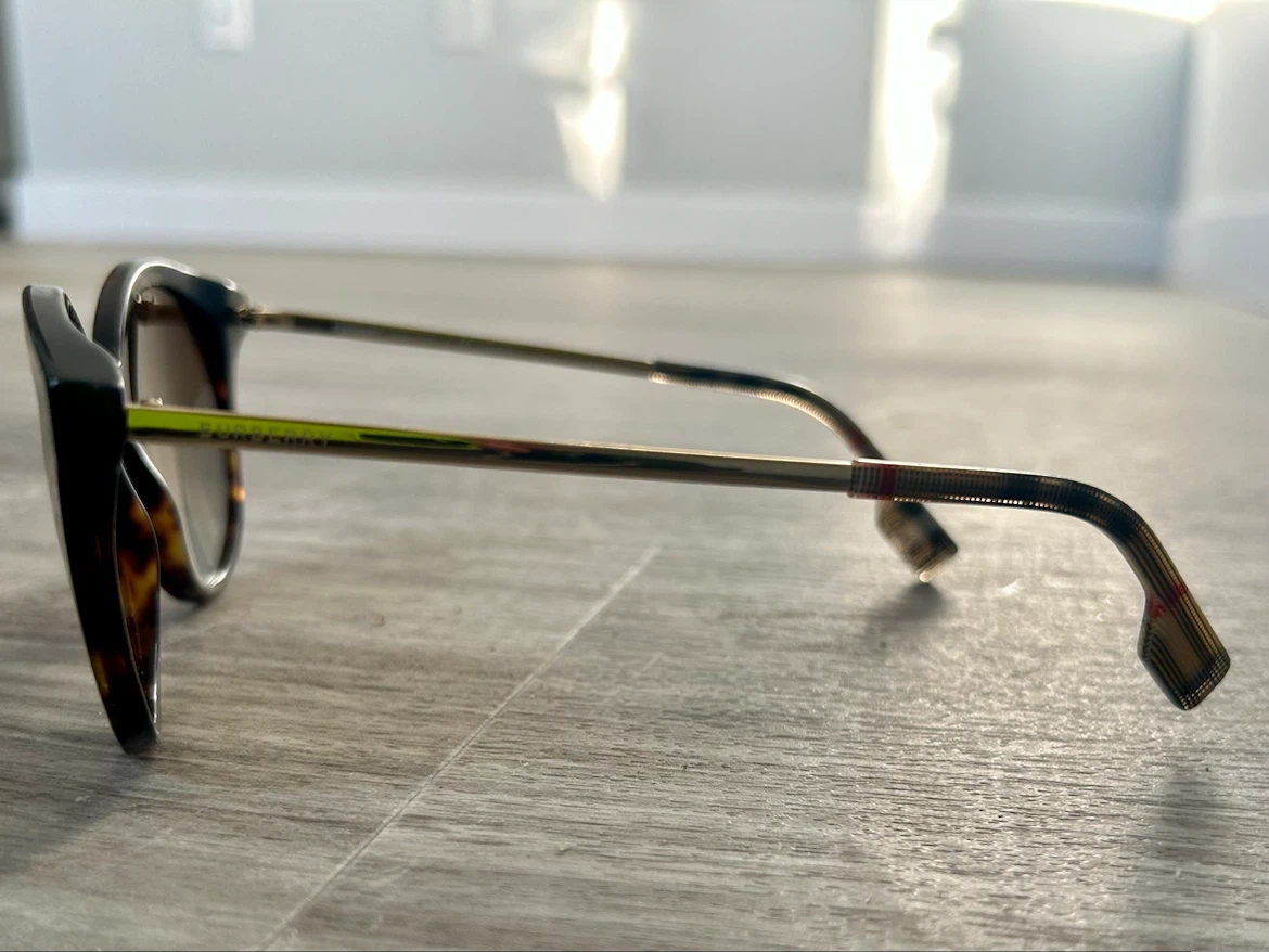 Authentic Burberry Polarized Sunglasses (BE4296) - photo 3