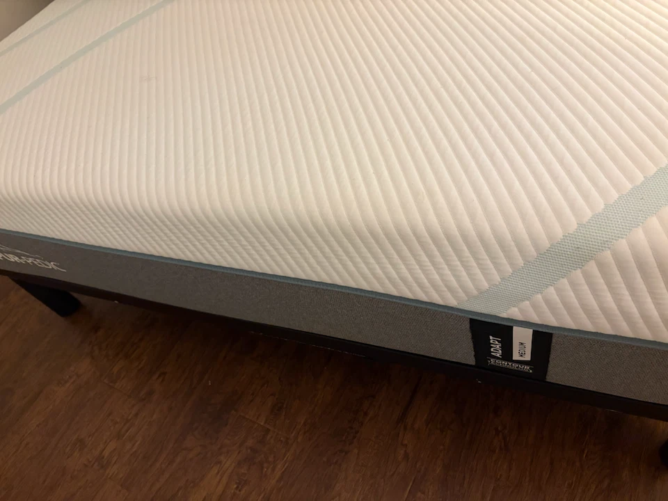 Tempurpedic adapt mattress and adjustable queen frame - photo 2