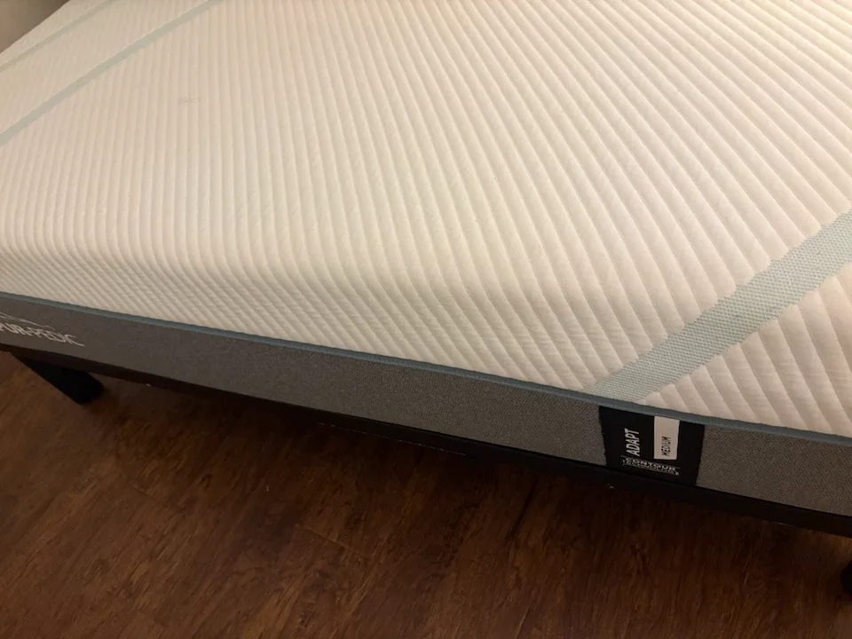 Tempurpedic adapt mattress and adjustable queen frame - photo 2
