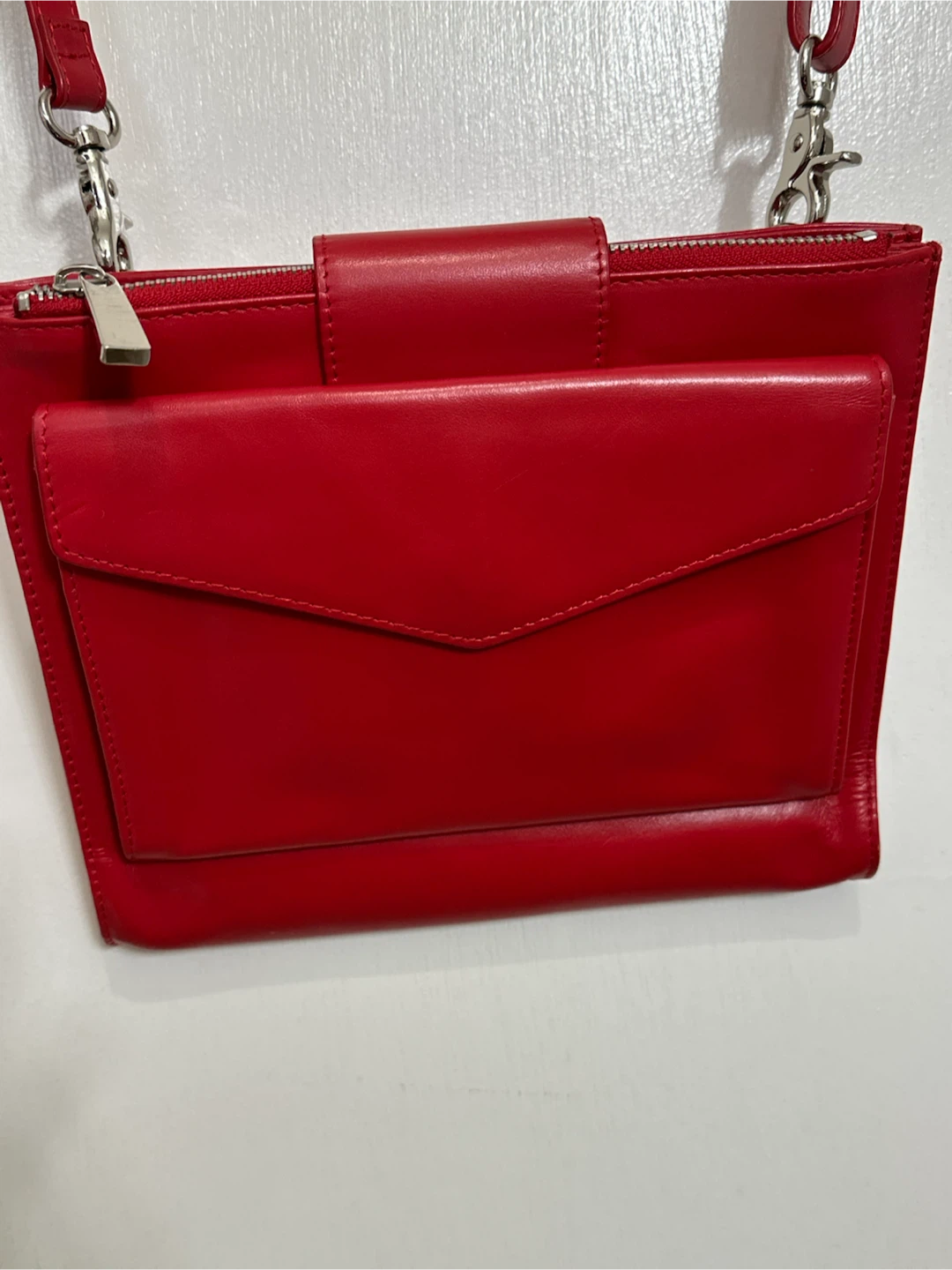 Daniel Red Leather Cross Body Bag smells like new - photo 2