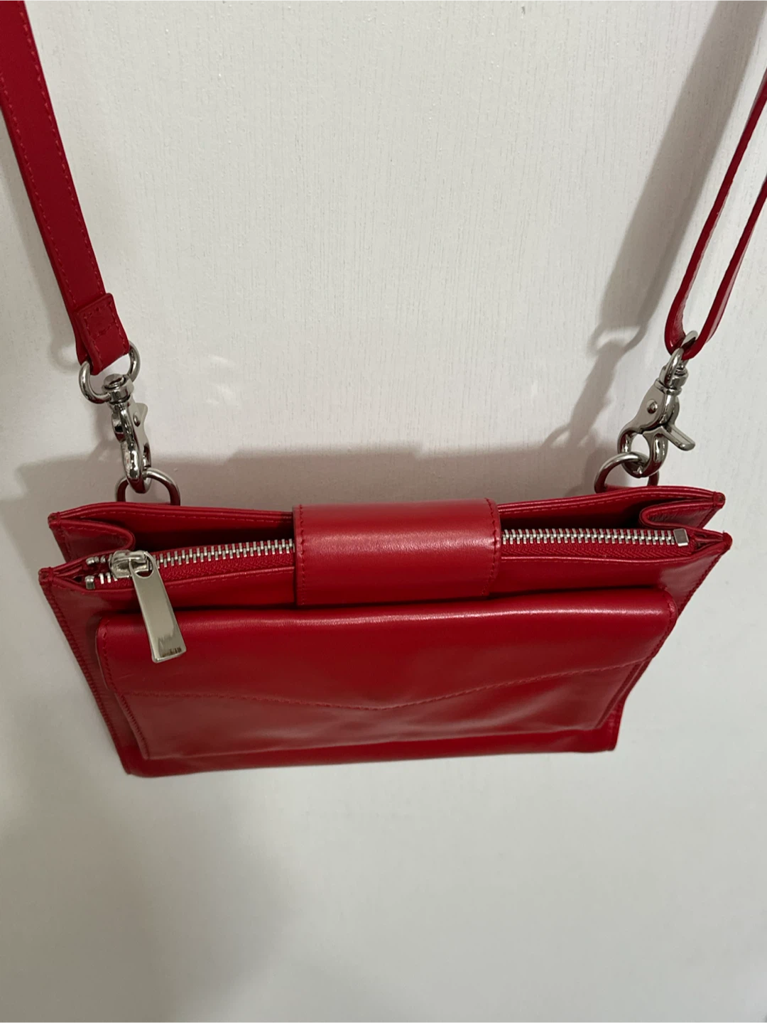 Daniel Red Leather Cross Body Bag smells like new - photo 3