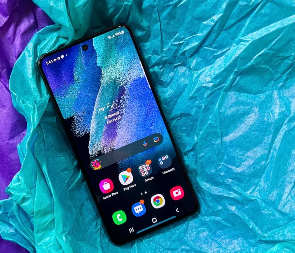 Samsung Galaxy S21 FE 5G Smartphone