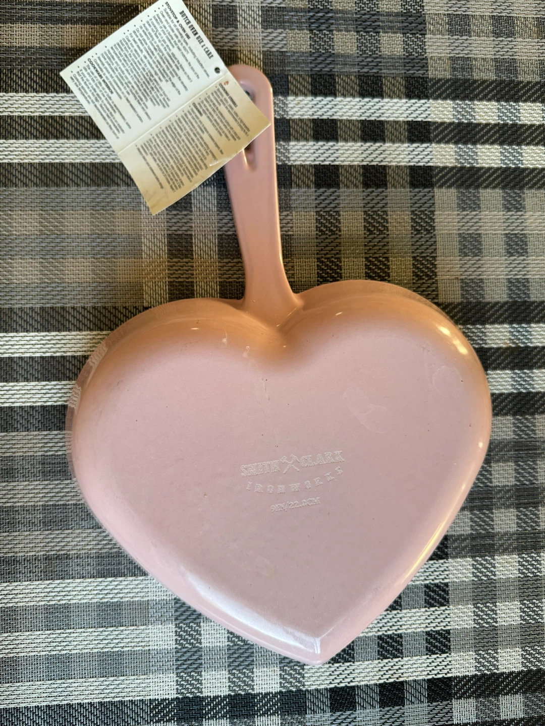 Smith & Clark 9in Enamel Cast Iron Heart Skillet - photo 2